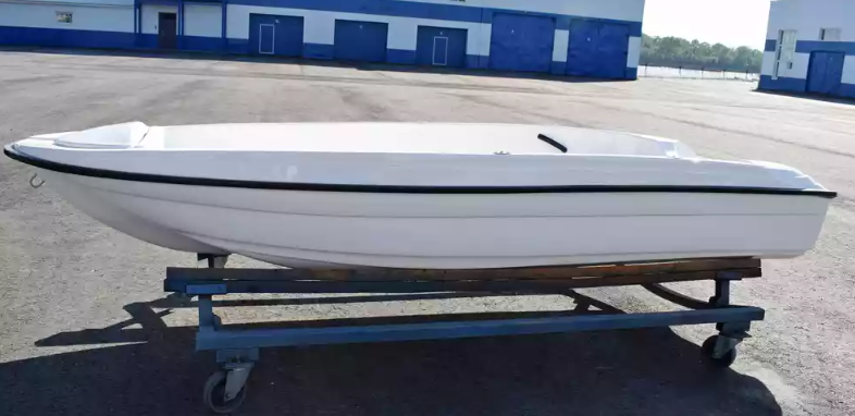 Стеклопластиковая лодка Пингвин (тримаран) в Сергиевом Посаде