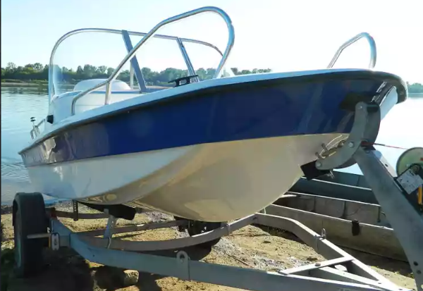 Стеклопластиковый катер Wyatboat-430 DC (тримаран) в Сергиевом Посаде