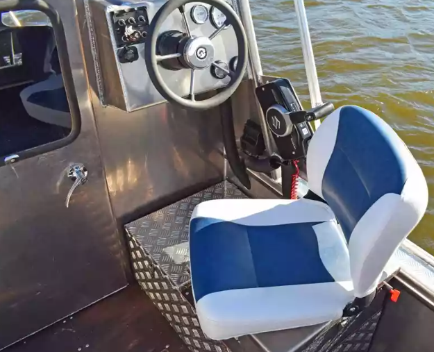 Алюминиевый катер Неман 550 с каютой в Сергиевом Посаде