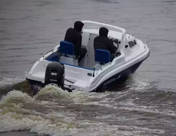 Комбинированный катер Neman-500 с каютой в Сергиевом Посаде