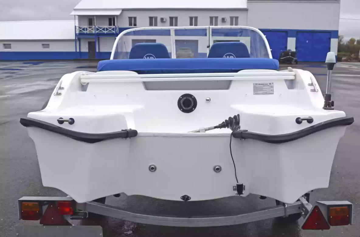 Стеклопластиковый катер Wyatboat-430DCМ (килевая) в Сергиевом Посаде