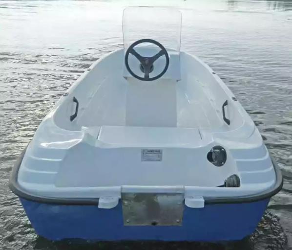 Стеклопластиковая лодка Пингвин с консолью (тримаран) в Сергиевом Посаде