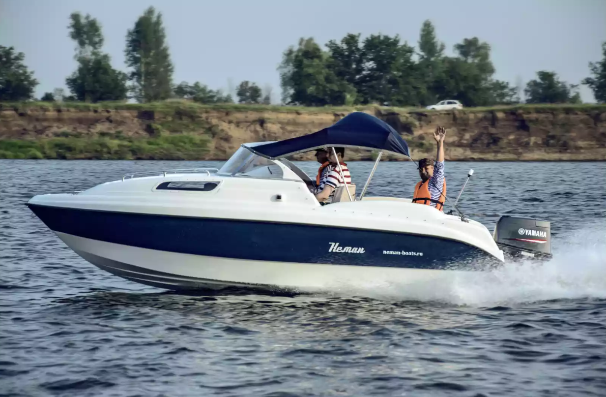 Стеклопластиковый катер Neman-550 с каютой в Сергиевом Посаде