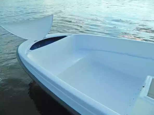 Стеклопластиковая лодка Пингвин с консолью (тримаран) в Сергиевом Посаде