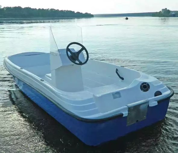 Стеклопластиковая лодка Пингвин с консолью (тримаран) в Сергиевом Посаде