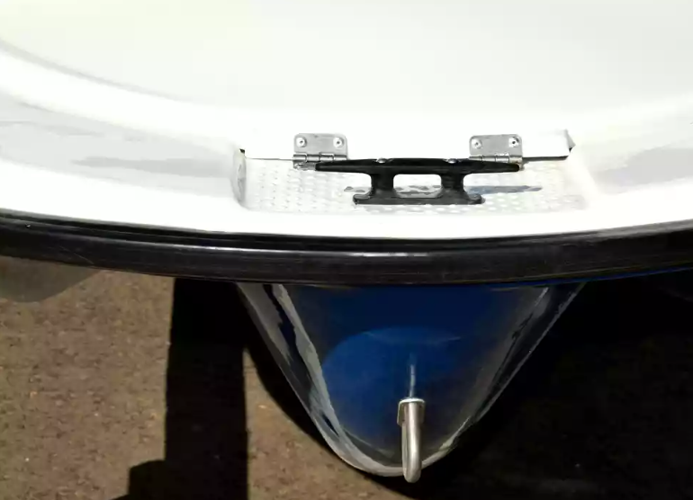 Стеклопластиковая лодка Пингвин с консолью (тримаран) в Сергиевом Посаде