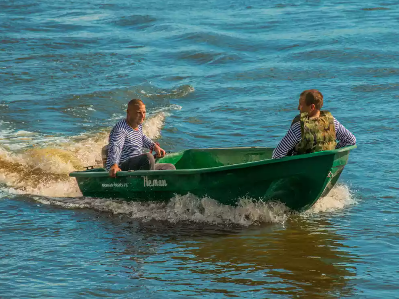 Стеклопластиковая лодка Neman-340 (тримаран) в Сергиевом Посаде