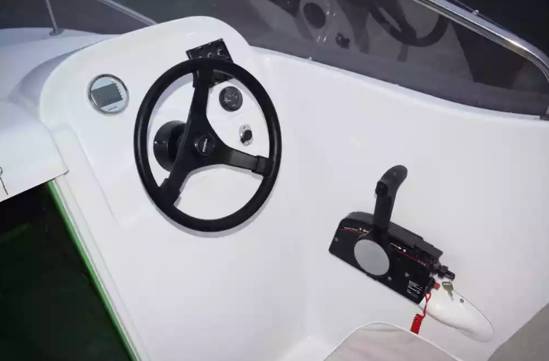 Стеклопластиковый катер Neman-530 с каютой в Сергиевом Посаде