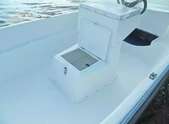 Стеклопластиковая лодка Пингвин с консолью (тримаран) в Сергиевом Посаде