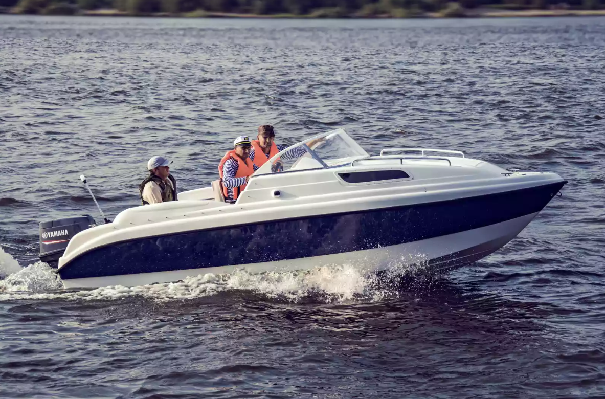 Стеклопластиковый катер Neman-550 с каютой в Сергиевом Посаде