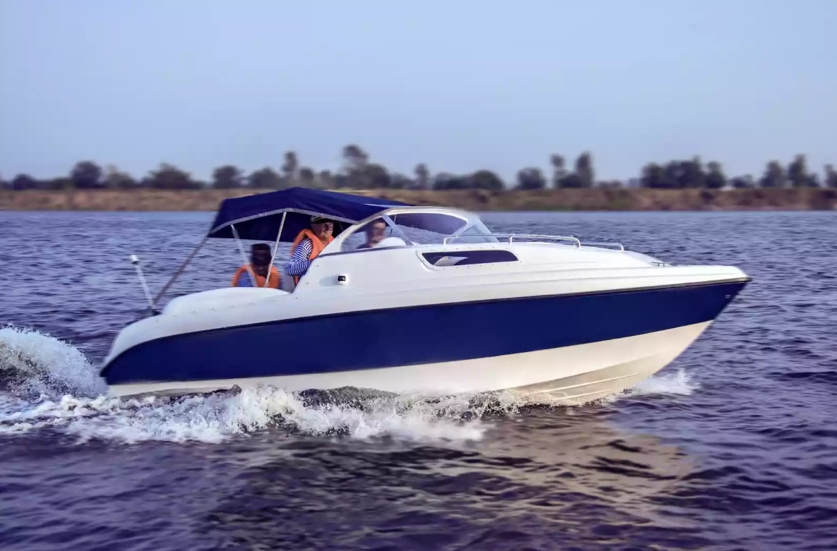 Стеклопластиковый катер Neman-550 с каютой в Сергиевом Посаде