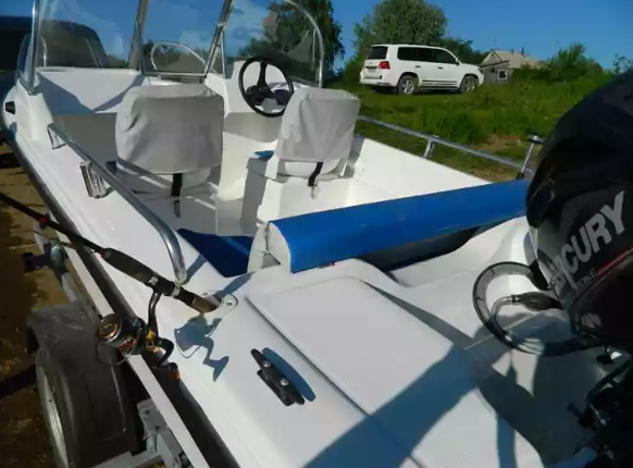 Стеклопластиковый катер Wyatboat-430 DC (тримаран) в Сергиевом Посаде