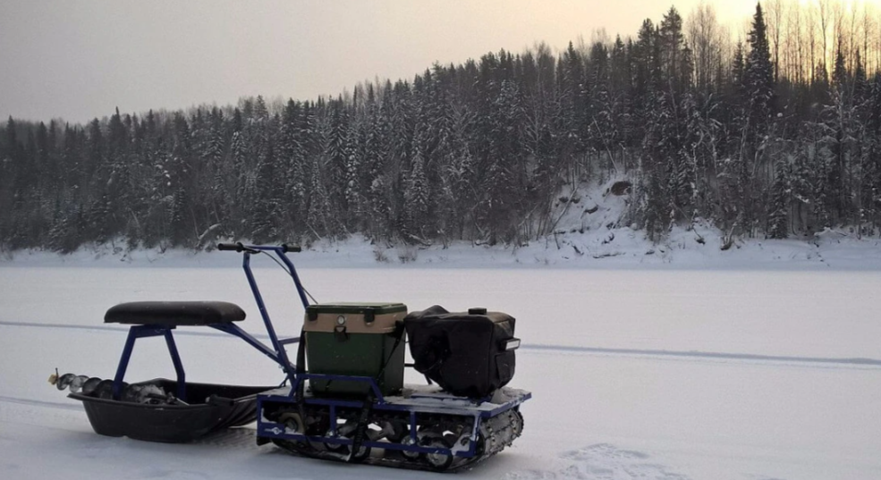 Мотобуксировщик Альбатрос-L 8 с фарой в Сергиевом Посаде
