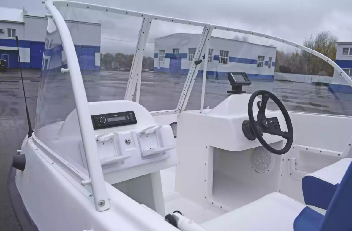 Стеклопластиковый катер Wyatboat-430DCМ (килевая) в Сергиевом Посаде