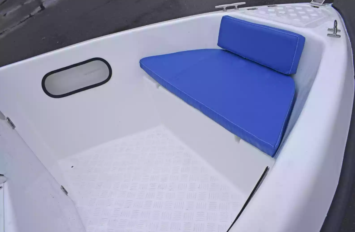 Стеклопластиковый катер Wyatboat-430DCМ (килевая) в Сергиевом Посаде