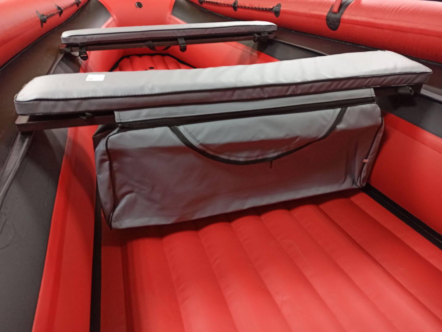 КОМПЛЕКТ МЯГКИХ НАКЛАДОК С СУМКОЙ ДЛЯ ЛОДОК 90Х20 СЕРЫЙ в Сергиевом Посаде