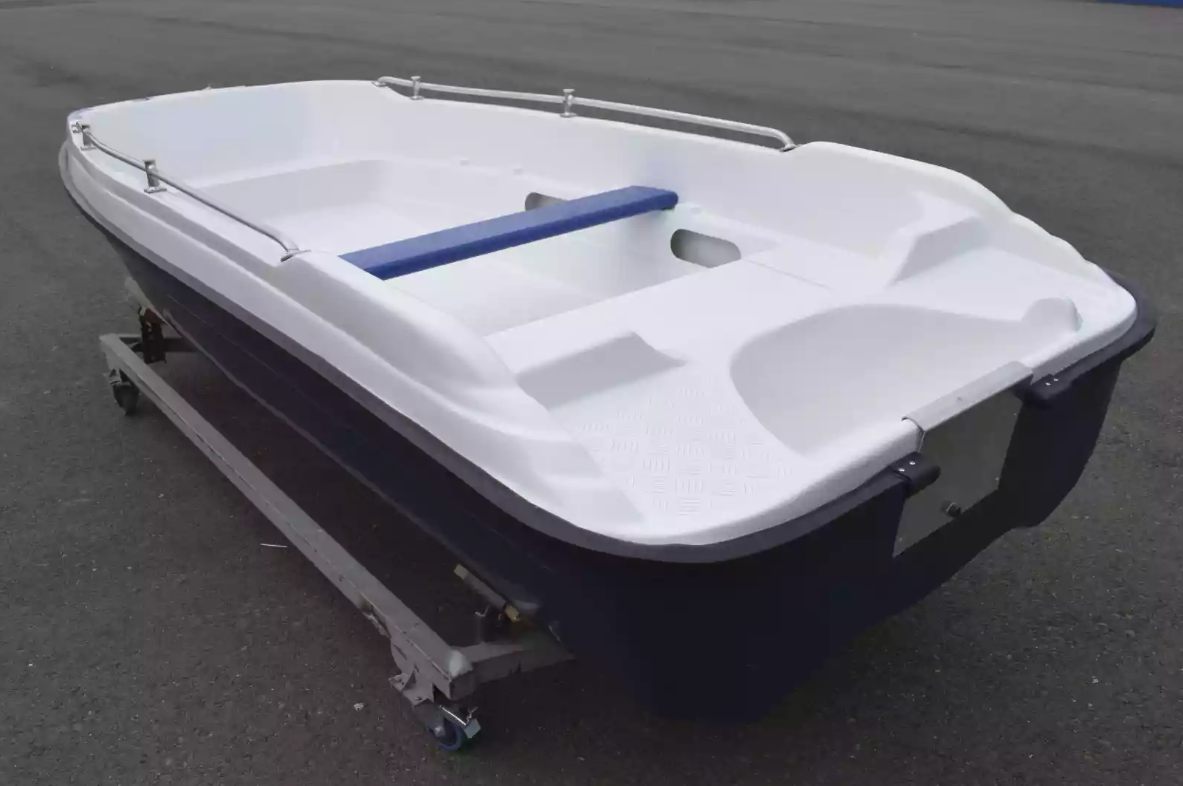 Стеклопластиковая лодка Пингвин New (тримаран) в Сергиевом Посаде