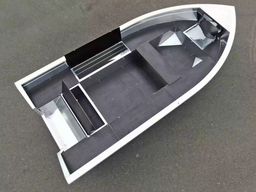 Алюминиевая лодка  Неман-420 в Сергиевом Посаде