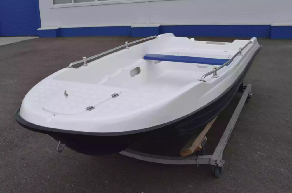 Стеклопластиковая лодка Пингвин New (тримаран) в Сергиевом Посаде